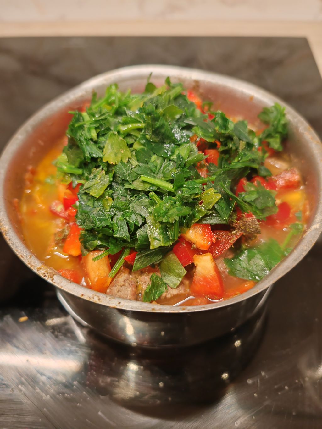 Gruusia moodi hautatud veiseliha köögiviljadega