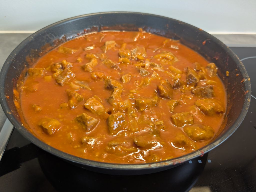 Veiselihaguljašš tomatipastaga