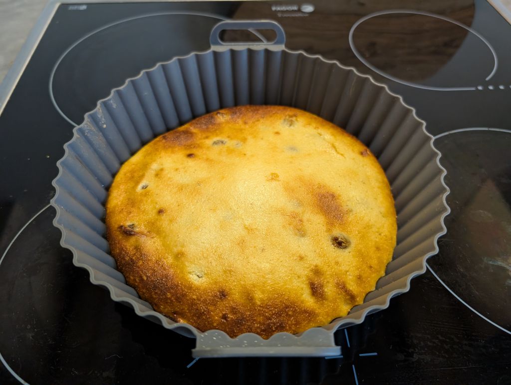 Õrn kohupiimavorm kuumaõhufritüüris